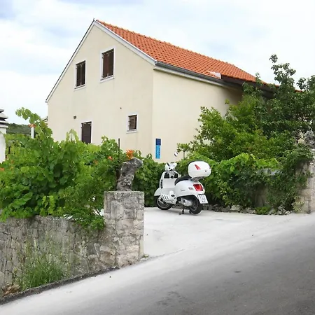 Boro Apartment Splitska
